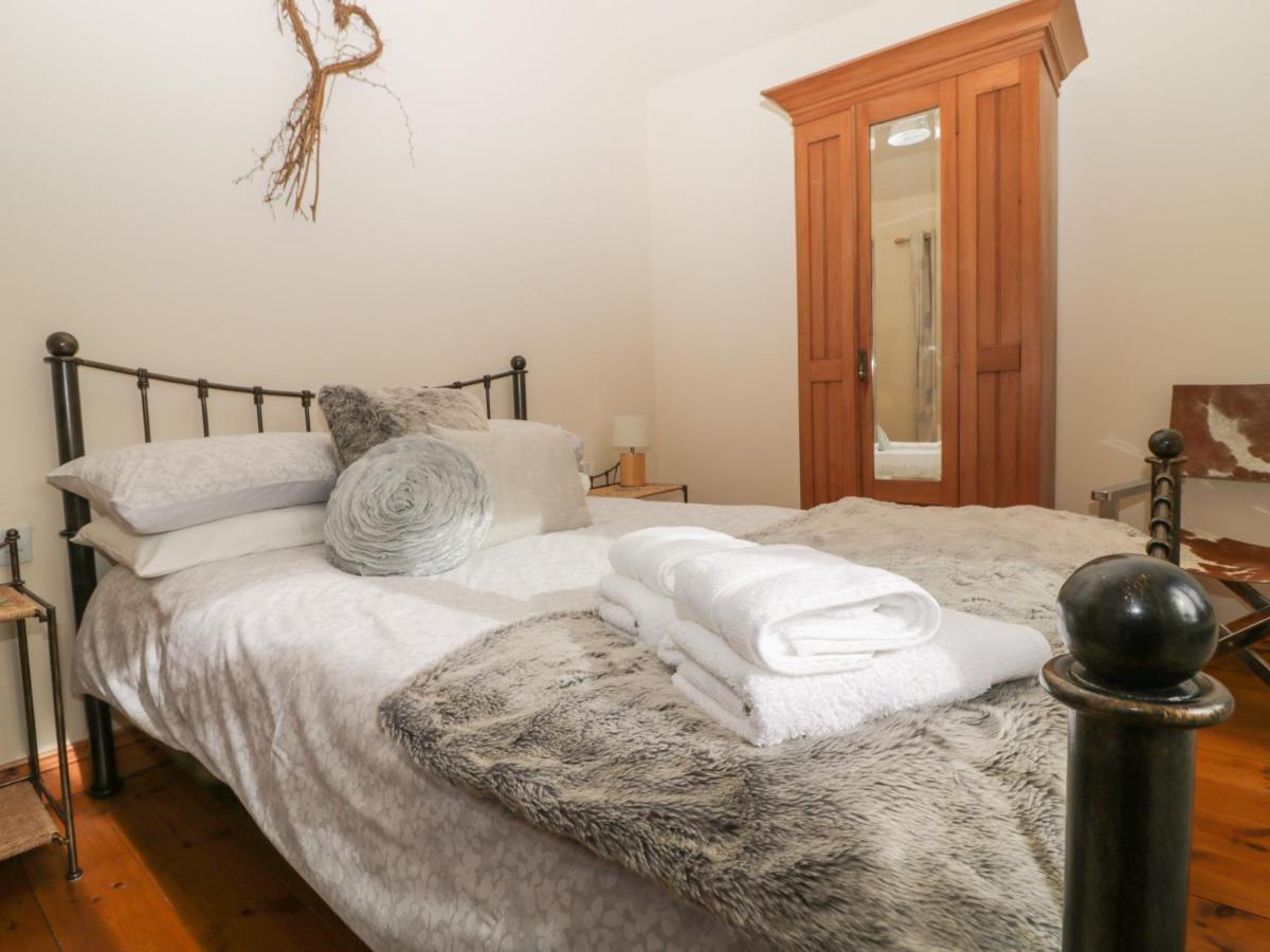 Honeysuckle Cottage Хелстон Экстерьер фото